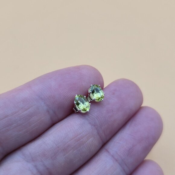 Sterling Silver Small Green Gem Peridot Stud Earrings A5662 - Picture 2 of 6